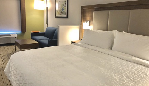 Suite, 1 King Bed, Accessible Bathtub (Mobility)