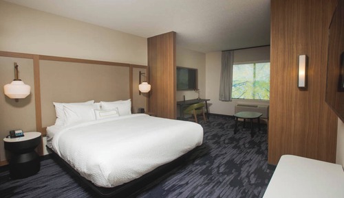 Studio, 1 King Bed with Sofa bed, Hearing Accessible (Roll-in Shower)