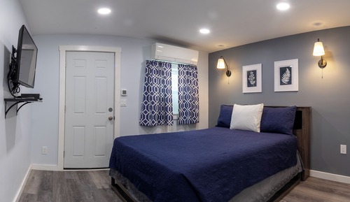 Deluxe Room, 1 Queen Bed, Microwave