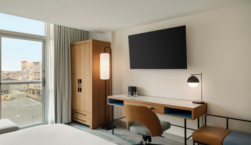 Room, 1 King Bed with Sofa bed, Hearing Accessible, City View (Accessible Bathtub)