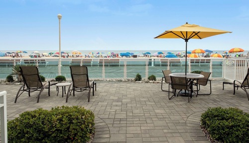 Room, 2 Queen Beds, Oceanfront (Ground Floor, Oceanfront View)