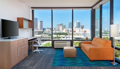 Suite, 1 Bedroom, Corner (1 King Bed)