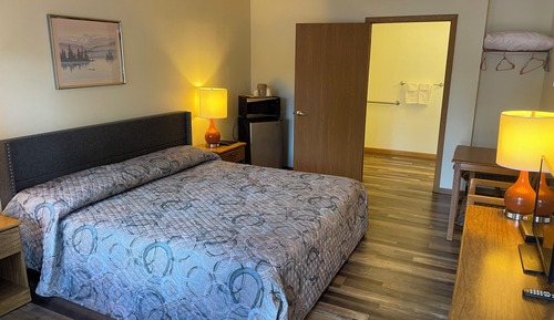 Economy Room, 1 King Bed, Non Smoking, Ground Floor