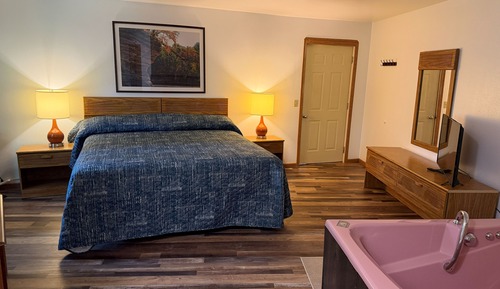 Deluxe Room, 1 King Bed, Non Smoking, Ground Floor