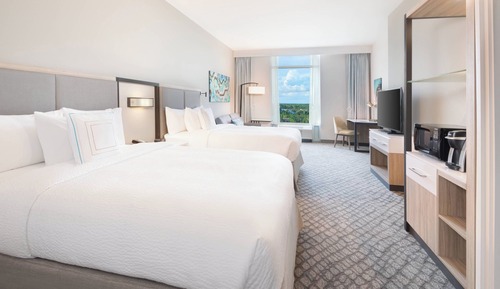 Suite, Multiple Beds, Roll-in Shower