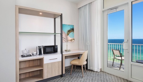 Suite, 1 King Bed with Sofa bed, Roll-in Shower (Beachfront View)