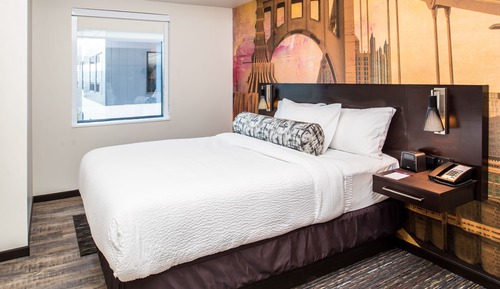 Suite, 1 Bedroom (Mobility/Hearing Access, Roll-in Shwr)