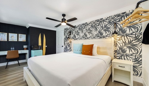 Standard Room, 1 King Bed, Private Bathroom (Self check-in)