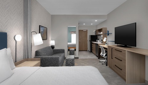 Suite, 1 King Bed, Accessible (Hearing)