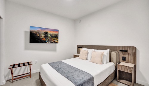 Junior 1 Bedroom Suite with Balcony