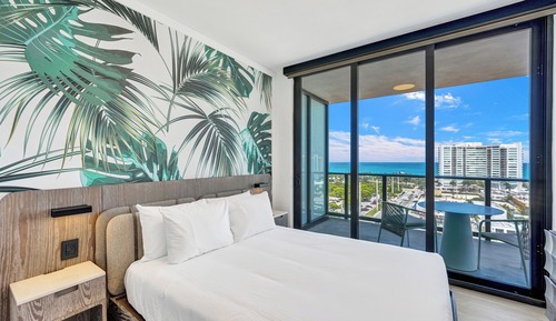 Luxury 2 Bedroom with Balcony, Direct Ocean views