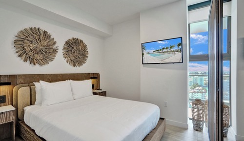 3 Bedroom Residence with Balcony, Partial Ocean Views