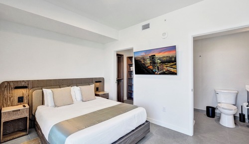 2 Bedroom Suite with Balcony