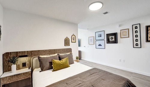 Deluxe 1 Bedroom with Balcony, Partial Ocean Views (ADA)