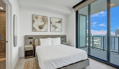 Luxury 1 Bedroom with Balcony, Partial Ocean views