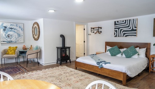 Studio King Suite