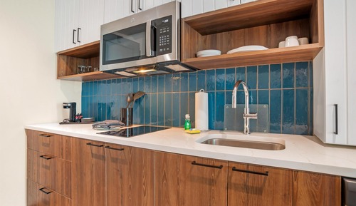 Studio Suite, Kitchen (2 Queen Beds, w/ Sofa Sleeper)
