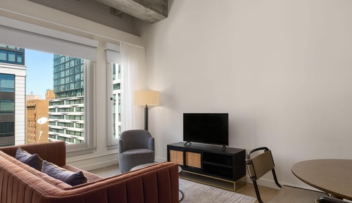 Deluxe Studio, 1 King Bed, Non Smoking (Apartment)