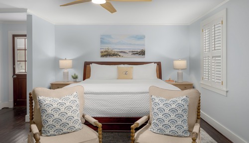 Room (​Hibiscus)