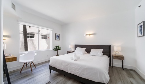 Superior Room, 1 King Bed, Private Bathroom (Self check-in)