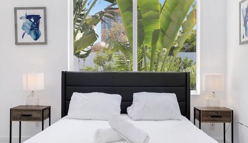 Standard Room, 1 Queen Bed, Private Bathroom (Self check-in)