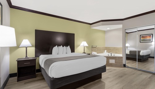 Standard Room, 1 King Bed, Non Smoking, Jetted Tub