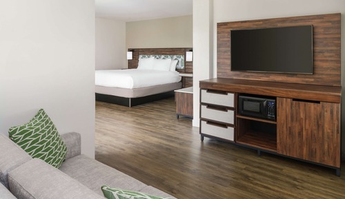 Studio, 1 King Bed, Partial Ocean View