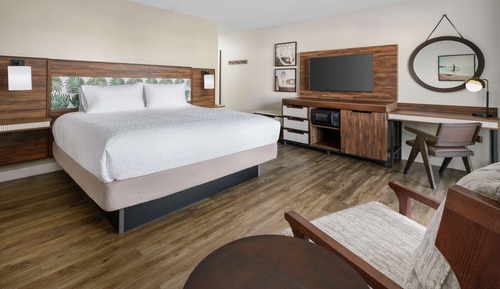 Room, 1 King Bed, Pool View