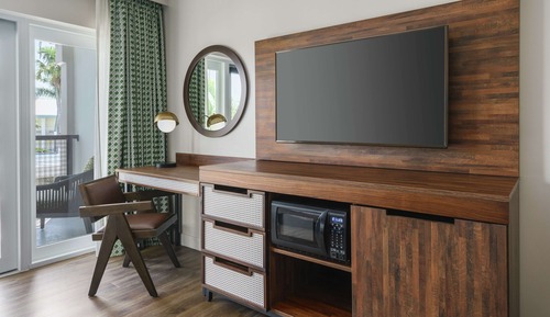 Room, 1 King Bed, Accessible (Mobility & Hearing, Roll-in Shower)