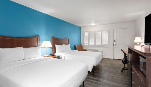 Deluxe Room, 2 Double Beds, Non Smoking