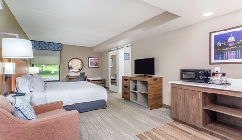 Suite, 1 King Bed, Accessible (Mobility & Hearing, Roll-in Shower)