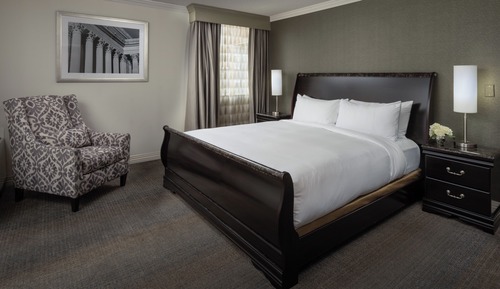 Presidential Suite, Accessible (Roll-in Shower)