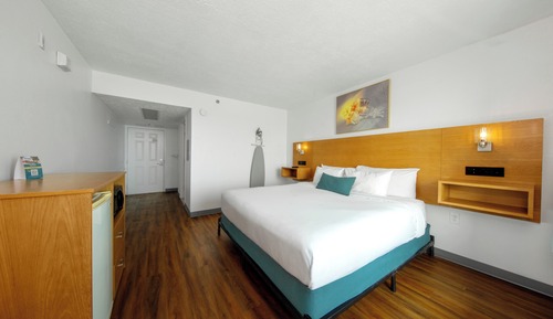 Classic Room, 1 King Bed, Beachfront (Ocean/Gulf View)