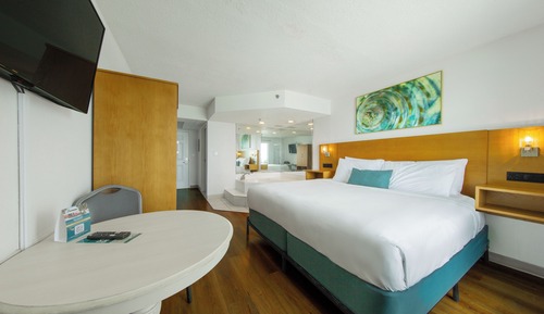 Classic Room, 1 King Bed, Jetted Tub, Beachfront (Ocean/Gulf View)