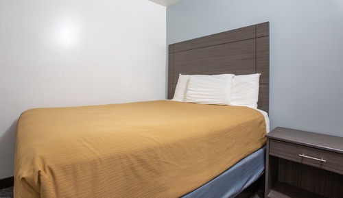 Family Room, 2 Queen Bed, Non Smoking, Ground Floor, Refrigerator & Microwave
