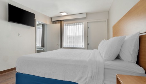 Gulfview Deluxe Suite - King Bed with Kitchen