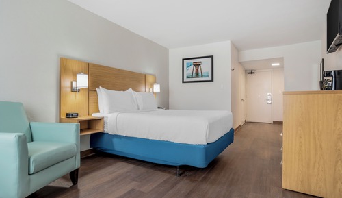 Beachfront Classic Room - Queen Bed - ADA