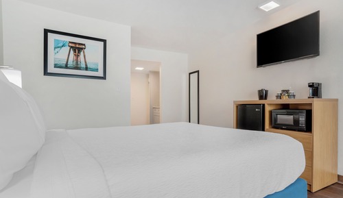 Classic Room - Queen Bed