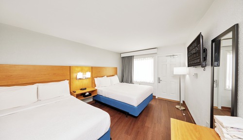Gulfview Deluxe Suite - Queen/Queen with Kitchen
