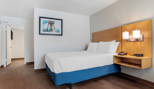 Beachfront Classic Room - Queen/Queen - Split Accommodations