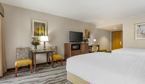Suite, 2 Queen Beds, River View, Corner
