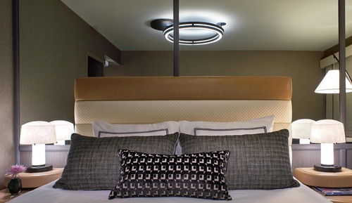Deluxe Room, 1 King Bed, Mobility Accessible (D1)