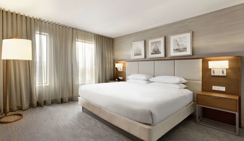 Suite, 1 King Bed, Corner (Expanded)
