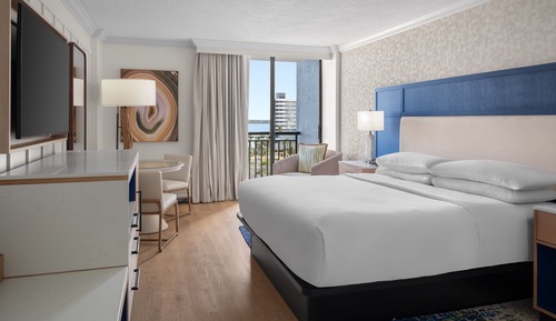 Room, 1 King Bed (Mobility/Hearing Access, Roll-In Shwr)