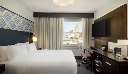 Room, 1 King Bed, City View (Mobility/Hearing Accessible, Tub)