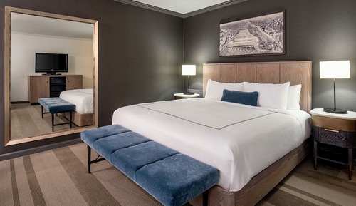 Deluxe Room, 1 King Bed, Accessible, Bathtub