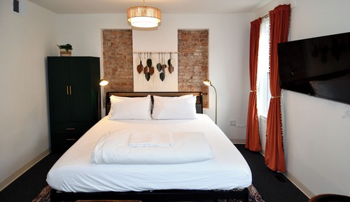 King Studio Apartment with Sleeper Sofa Annex Building Nearby Nightlife (Across the Street)City View
