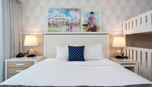 Room, Multiple Beds (Give Kids the World)