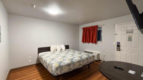1 King Bed | Suite, Non-Smoking, Kitchen