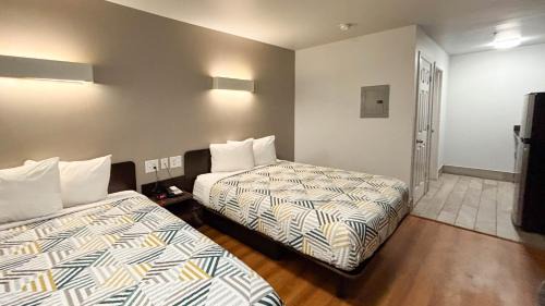 2 Full Beds | Non-Smoking, Kitchen